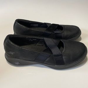 Like New Sketchers GOGA MAX black ballet flats